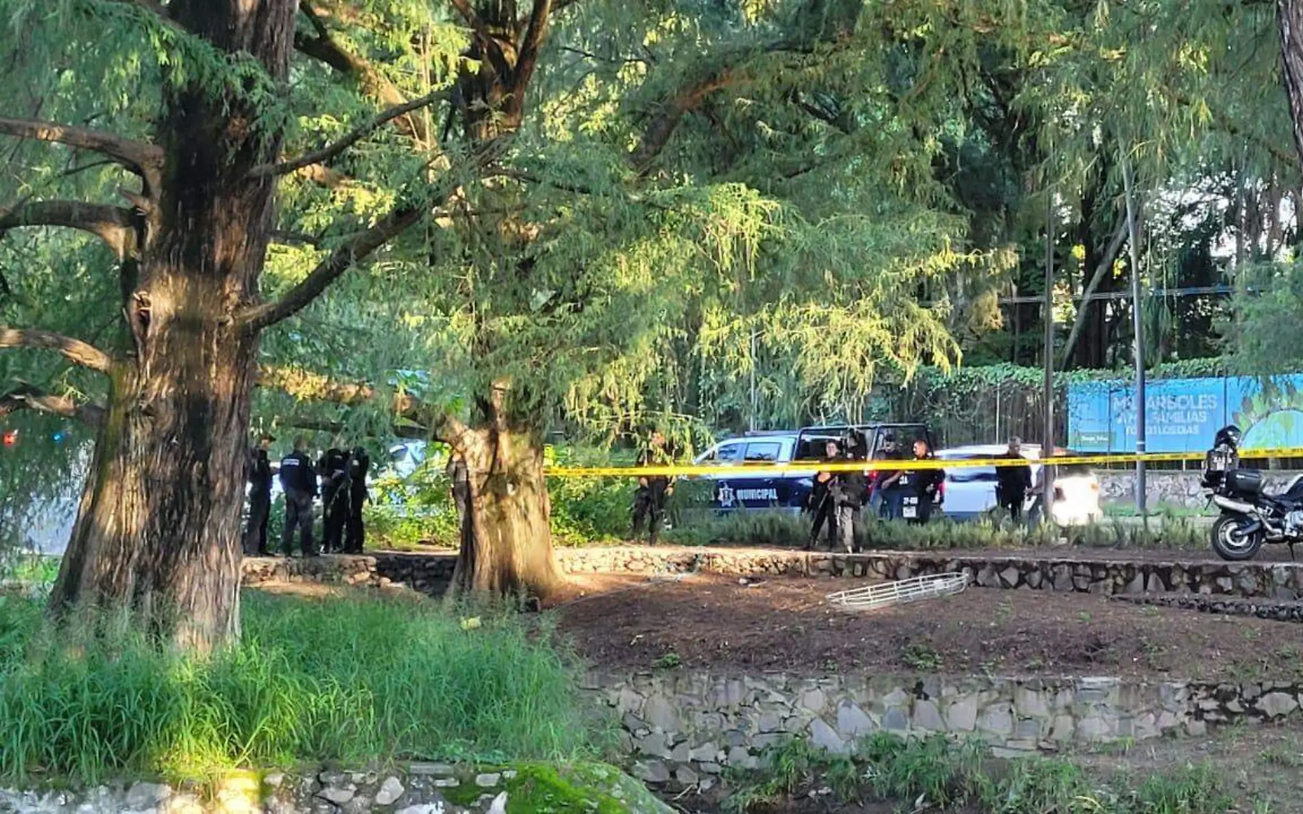 Encuentran el cuerpo de una mujer en canal de la avenida Patria frente al Bosque de los Colomos